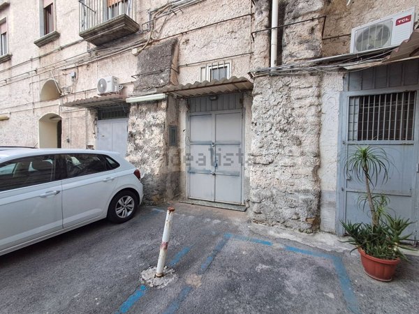 locale di sgombero in affitto a Napoli in zona Vomero