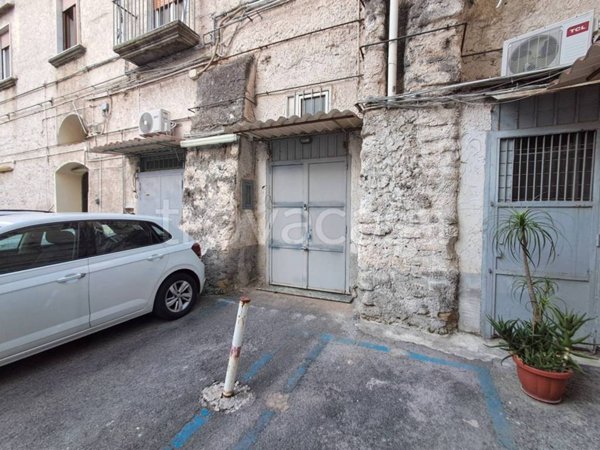 locale di sgombero in affitto a Napoli in zona Vomero