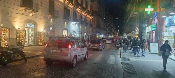 locale commerciale in affitto a Napoli