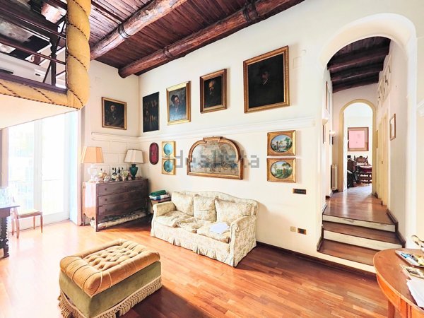 appartamento in affitto a Napoli in zona Chiaia