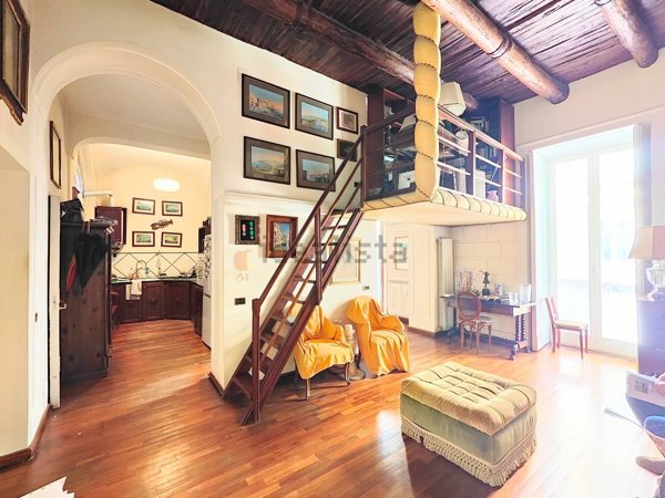 appartamento in affitto a Napoli in zona Chiaia