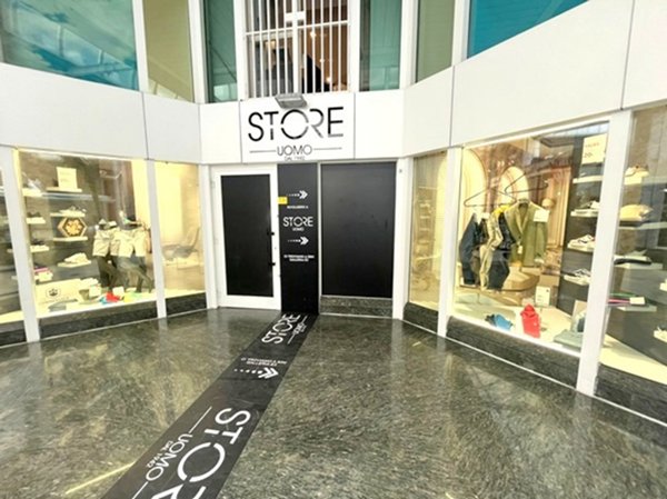 locale commerciale in affitto a Napoli