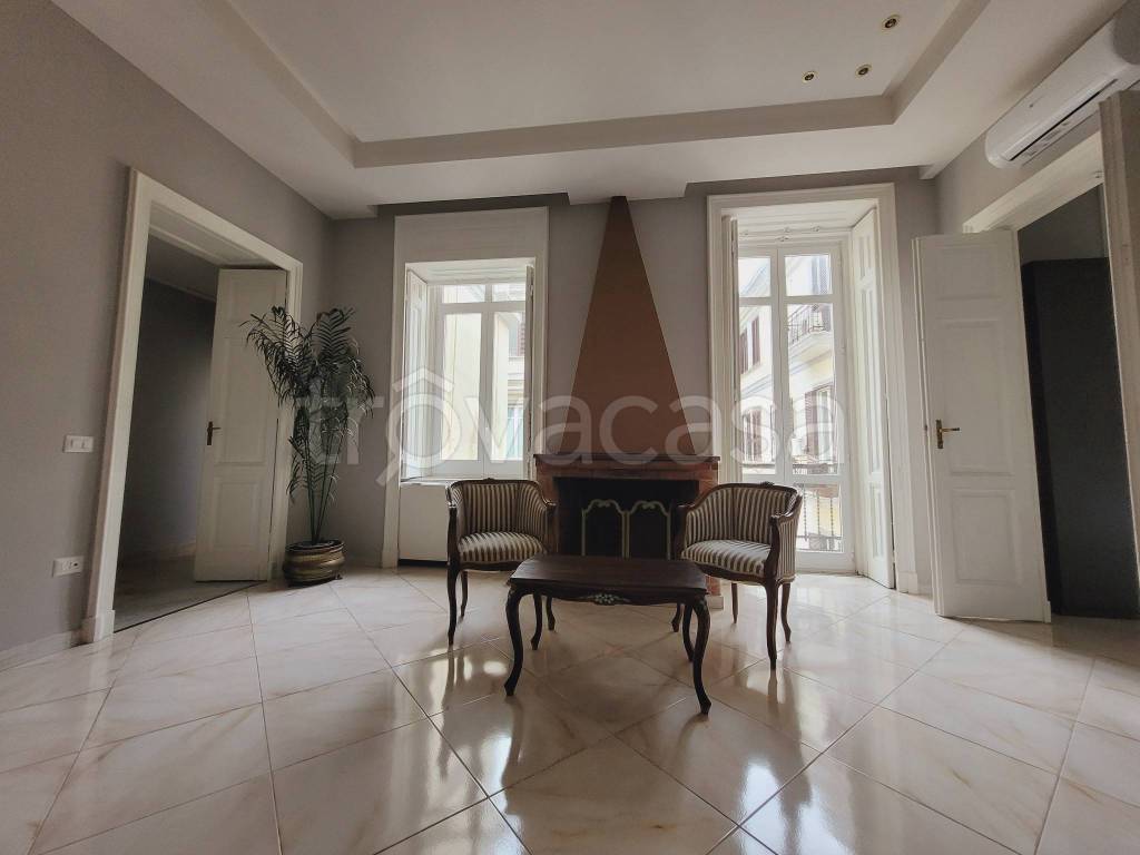 appartamento in affitto a Napoli in zona Chiaia