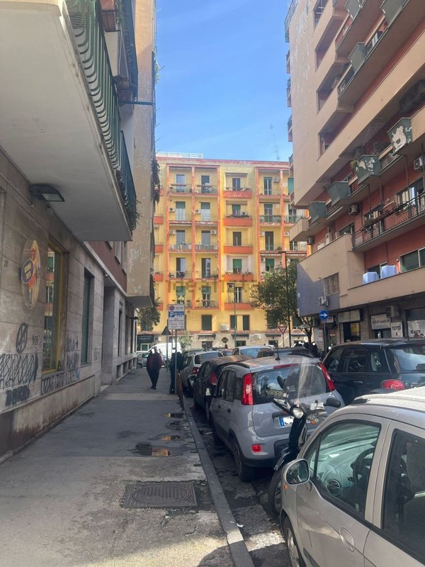 locale commerciale in affitto a Napoli in zona Arenella