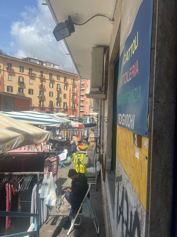 locale commerciale in affitto a Napoli in zona Arenella