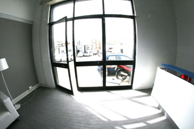 negozio in affitto a Napoli in zona Capodichino