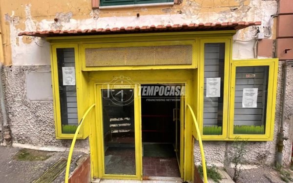 negozio in affitto a Napoli in zona Bagnoli