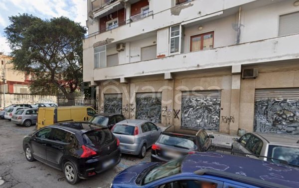 negozio in affitto a Napoli in zona Mercato