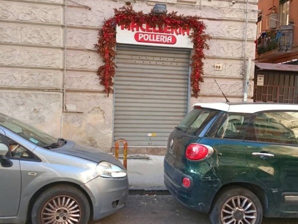 negozio in affitto a Napoli in zona Vomero