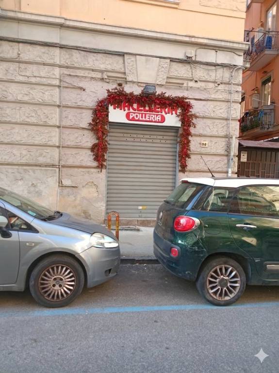 negozio in affitto a Napoli in zona Vomero