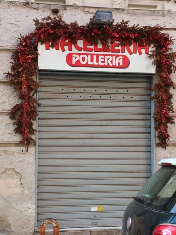negozio in affitto a Napoli in zona Vomero