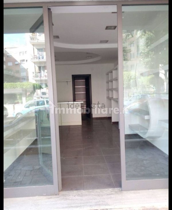 locale commerciale in affitto a Napoli in zona Capodimonte / Colli Aminei