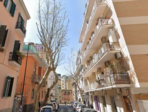 negozio in affitto a Napoli in zona Vomero