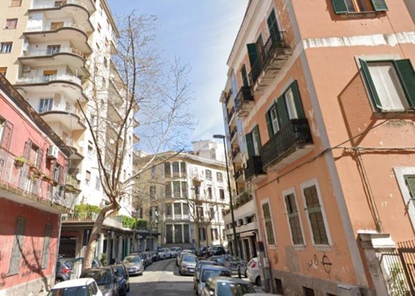 negozio in affitto a Napoli in zona Vomero