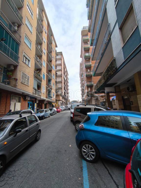 negozio in affitto a Napoli in zona Vomero