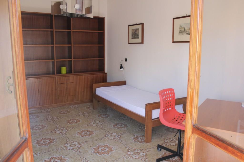 camera singola in affitto a Napoli in zona Stella