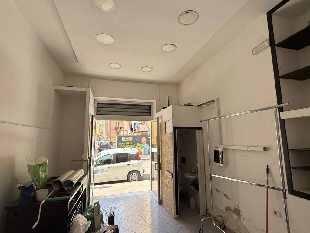 negozio in affitto a Napoli in zona Bagnoli