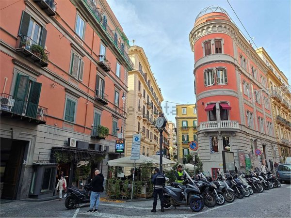 ufficio in affitto a Napoli in zona Chiaia