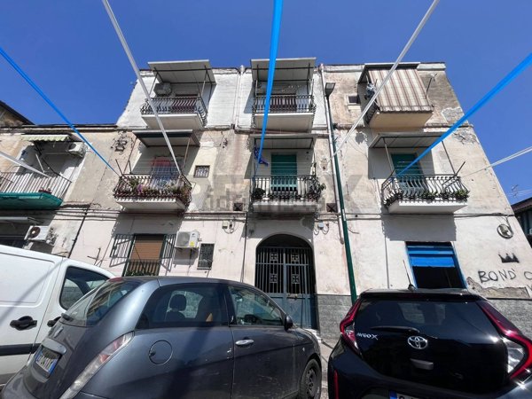 locale commerciale in affitto a Napoli in zona Secondigliano