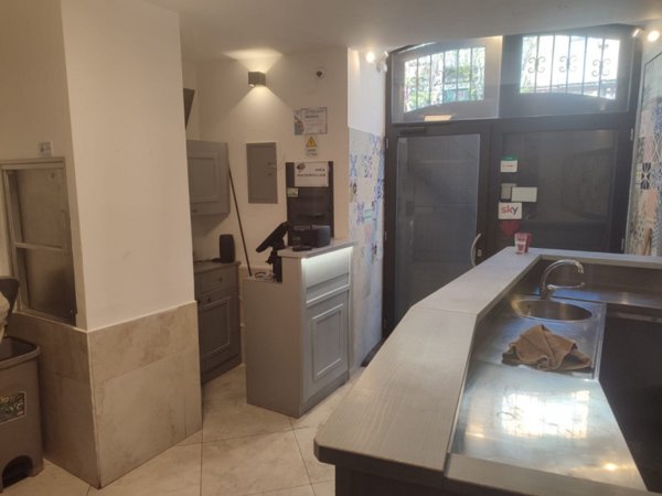 negozio in affitto a Napoli in zona Vicaria