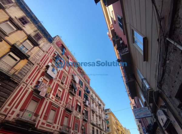 negozio in affitto a Napoli in zona Vicaria