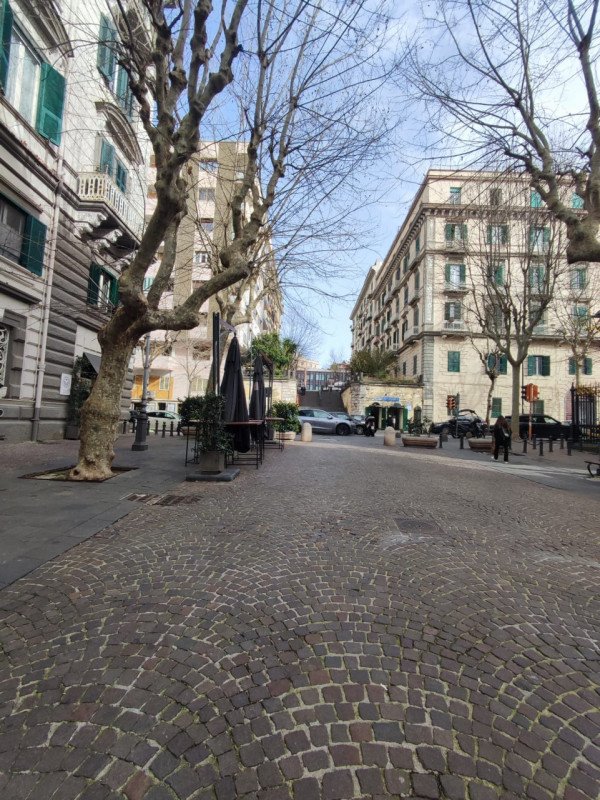 locale commerciale in affitto a Napoli in zona Vomero