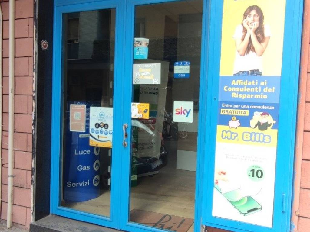 negozio in affitto a Napoli in zona Vomero