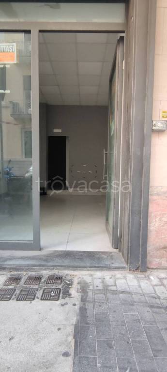 negozio in affitto a Napoli in zona Vomero