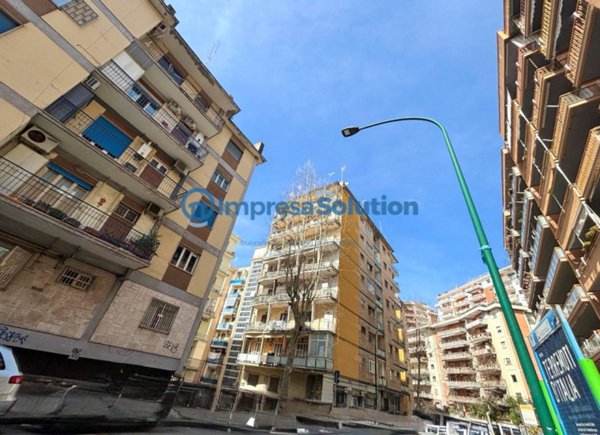 negozio in affitto a Napoli in zona Arenella