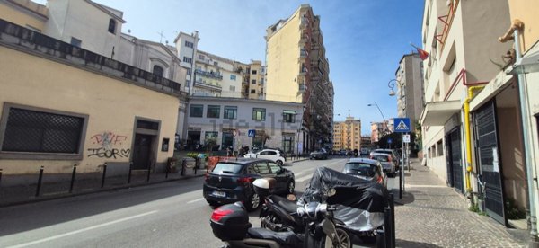 locale commerciale in affitto a Napoli in zona Arenella