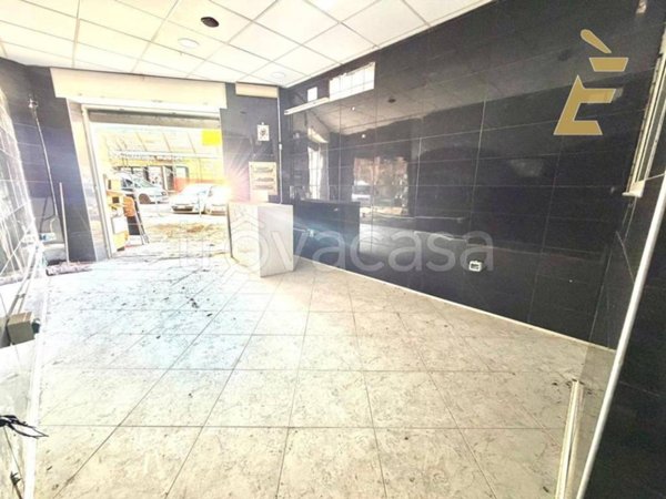 negozio in affitto a Napoli in zona Piscinola