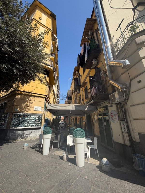 locale commerciale in affitto a Napoli in zona San Lorenzo