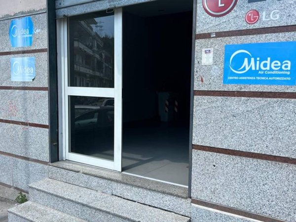 negozio in affitto a Napoli in zona Capodimonte / Colli Aminei