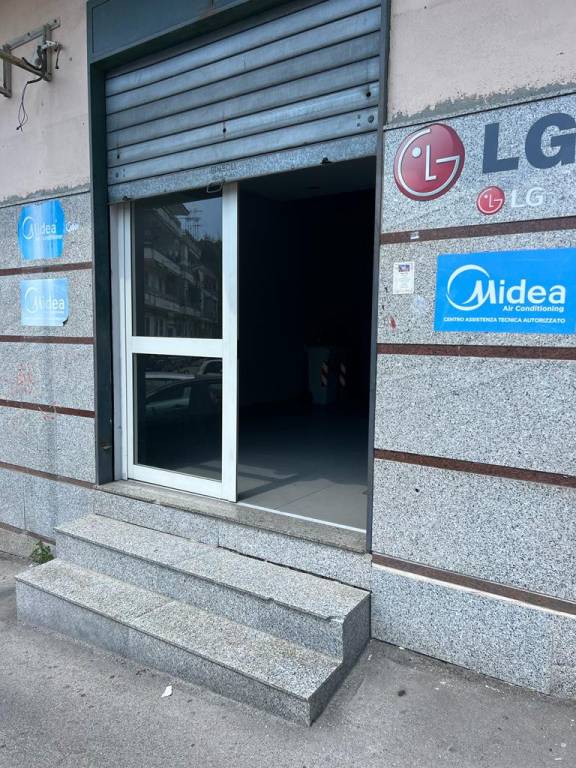 negozio in affitto a Napoli