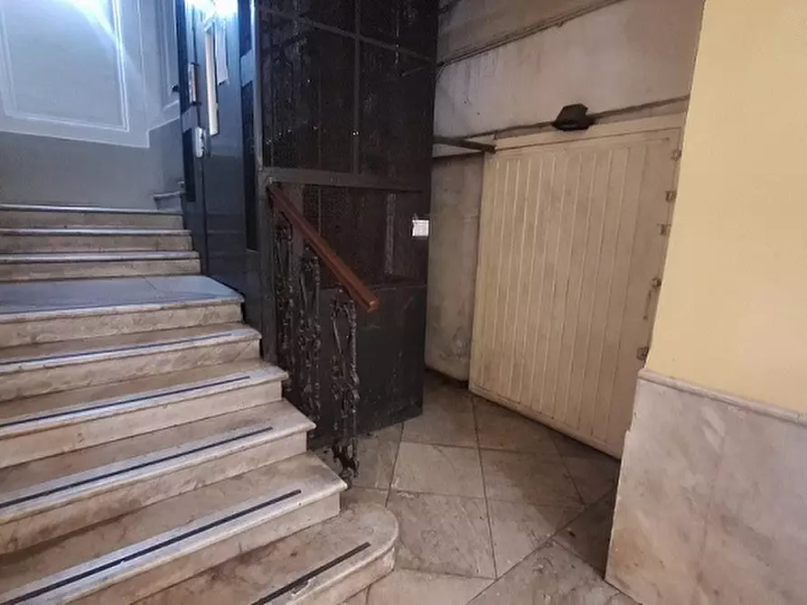 locale di sgombero in affitto a Napoli in zona Pendino / San Giuseppe