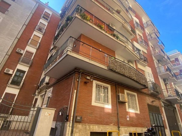 appartamento in affitto a Napoli in zona San Carlo all'Arena