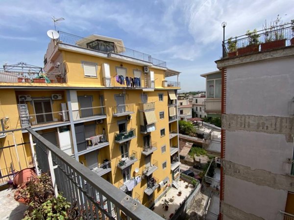 appartamento in affitto a Napoli in zona Stella
