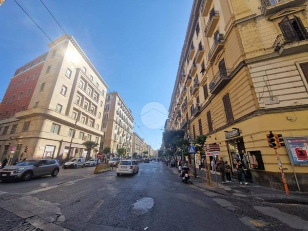 negozio in affitto a Napoli in zona Pendino / San Giuseppe