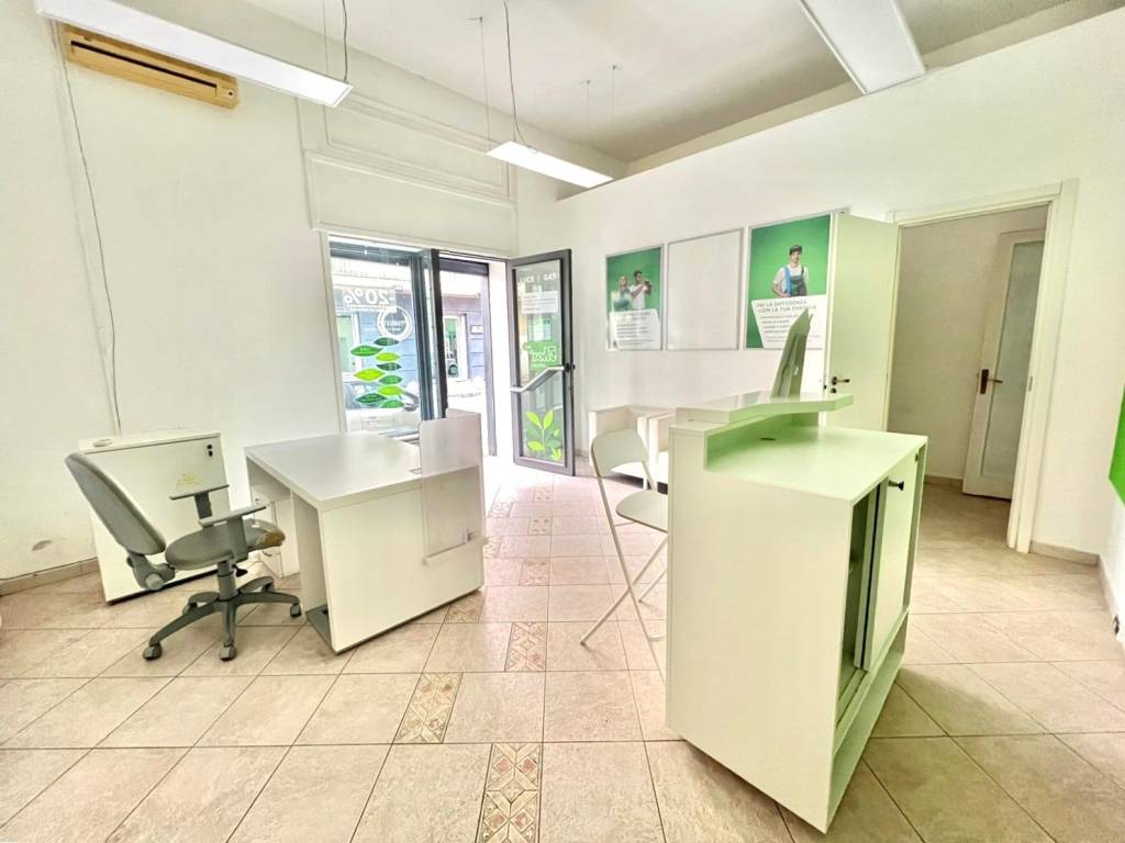 negozio in affitto a Napoli in zona Piscinola