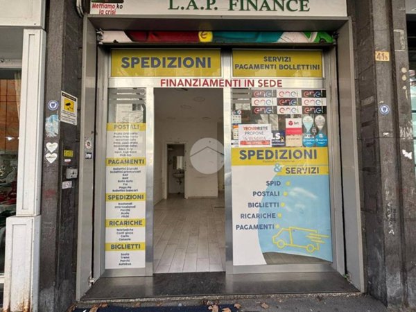 negozio in affitto a Napoli in zona Stella
