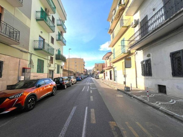 negozio in affitto a Napoli in zona Piscinola