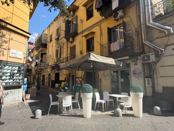 negozio in affitto a Napoli