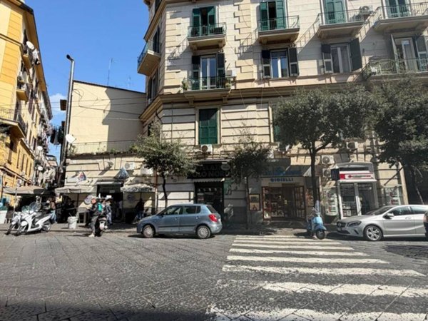 negozio in affitto a Napoli in zona Pendino / San Giuseppe