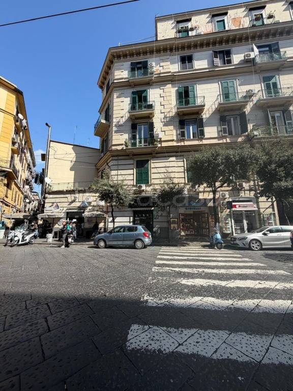 negozio in affitto a Napoli in zona Pendino / San Giuseppe