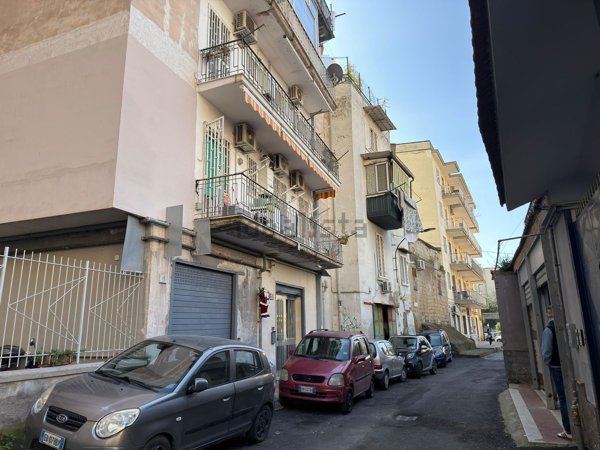 locale commerciale in affitto a Napoli in zona Fuorigrotta