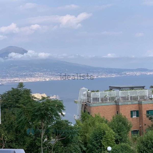 appartamento in affitto a Napoli in zona Chiaia