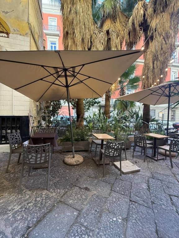 negozio in affitto a Napoli in zona Chiaia