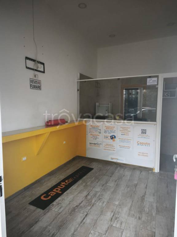 negozio in affitto a Napoli in zona Vomero
