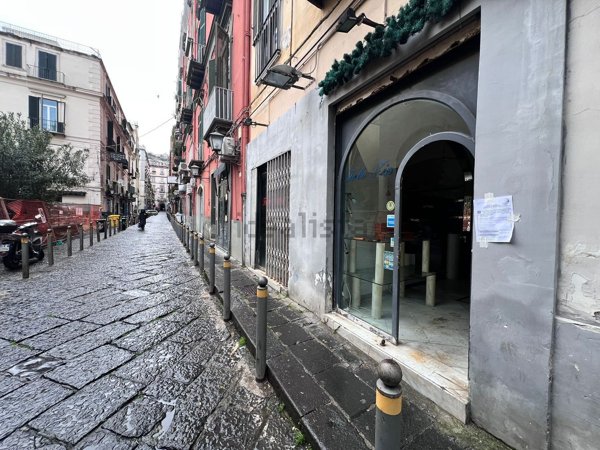 locale commerciale in affitto a Napoli in zona Chiaia
