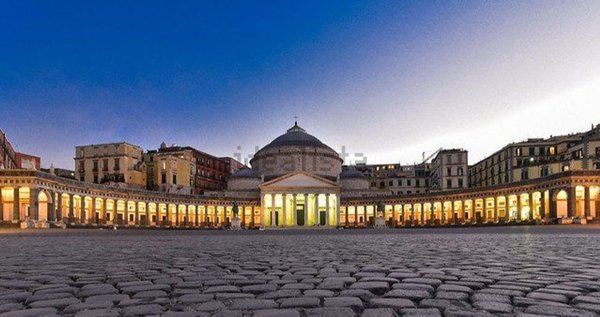 appartamento in affitto a Napoli in zona Chiaia